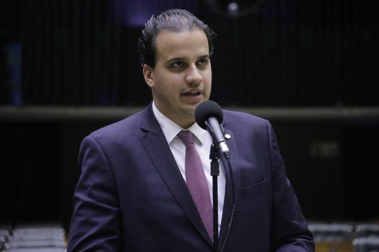 Lucas Gonzalez quer estimular a contratação de estagiários - (Foto: Paulo Sergio/Câmara dos Deputados)