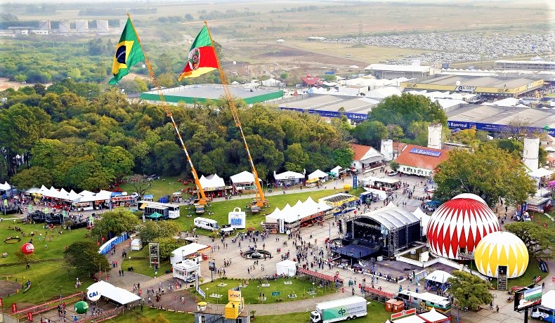 O Parque de Exposições Assis Brasil fica localizado no KM 13 da BR 116 (via lateral) em Esteio (RS). Os visitantes podem ter acesso por ônibus, trem ou carro.