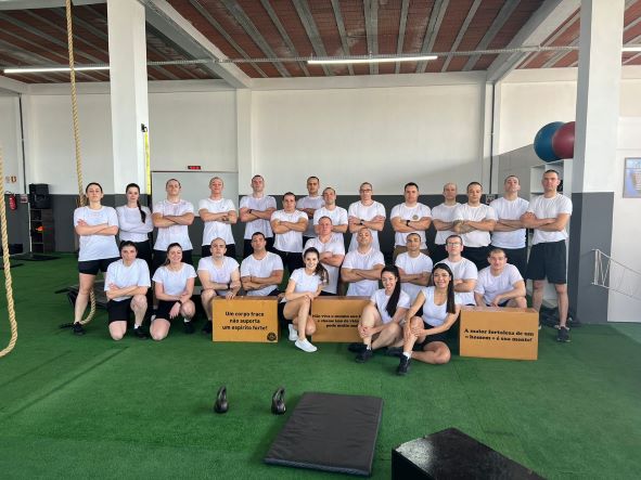 Durante as últimas semanas, os futuros agentes também realizaram aulas de defesa pessoal, considerada importante na formação. Crédito: SEMSEG/Divulgação