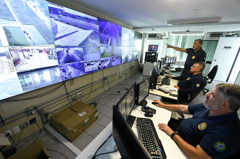 Responsável pela segurança das dependências do Senado, a Polícia Legislativa realiza atividades como investigação, perícia, revista e inteligência