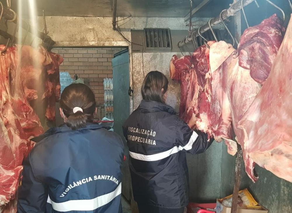 Fiscais encontraram produtos vencidos ainda em 2020 - Fotos: 