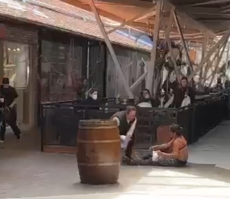 Mulher ficou indignada com o assalto e conseguiu capturar uma das assaltantes - Foto: Divulgação