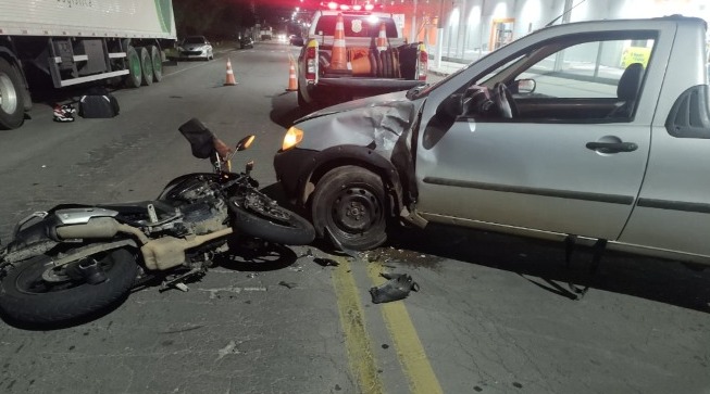 Motociclista sofreu traumatismo craniano devido à violência da colisão - Foto: Rádio Difusora/Divulgação