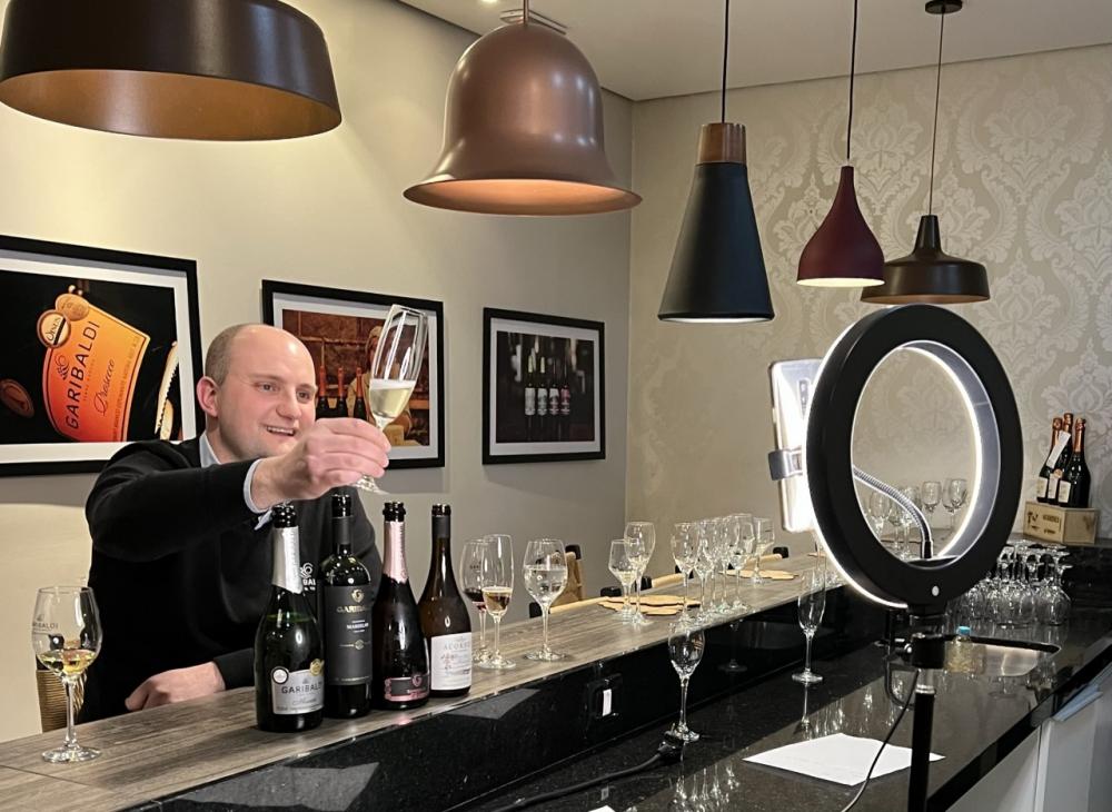Enólogo-chefe da Garibaldi, Ricardo Morari comandou o bate-papo. Crédito: Viviane Somacal