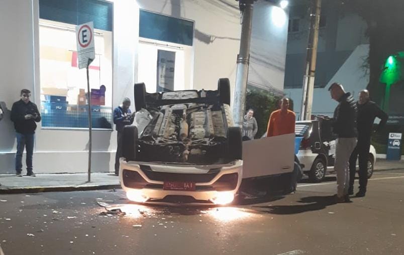 Acidente deixa duas pessoas feridas no Centro de Bento Gonçalves