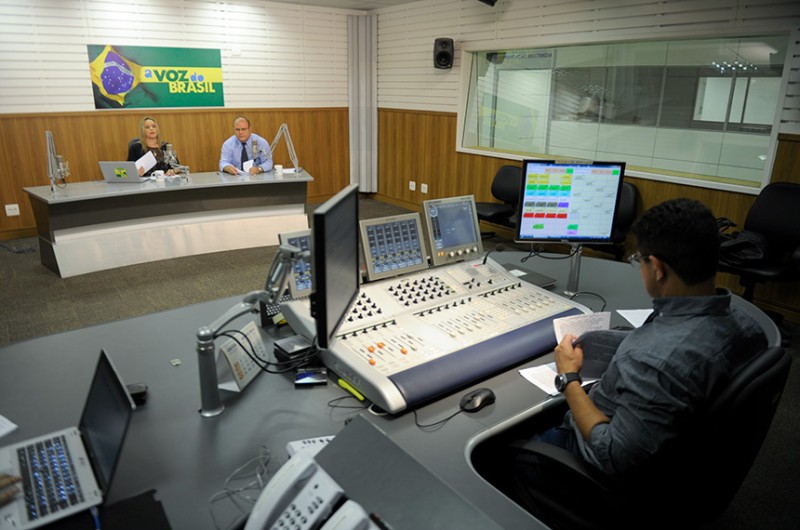 Transmissão do programa "A Voz do Brasil" nos estúdios da EBC, em Brasília - Jefferson Rudy/Agência Senado
