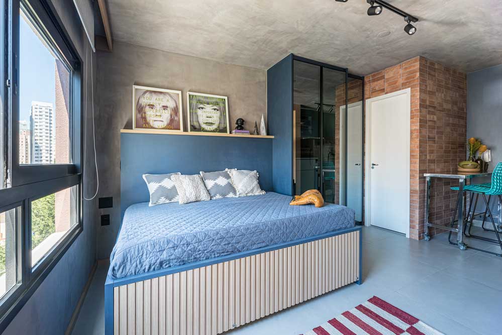Projeto eficiente, realizado pelo arquiteto Carlos Navero, explora os 25m² de studio localizado São Paulo. O layout cria um ambiente completo e sofisticado, mesmo com metragem reduzida. | Crédito: Erika Waldmann – W&WFotografia