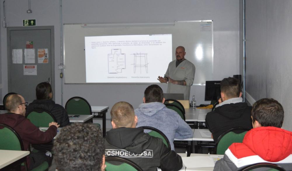 Turma do curso de Tecnologias e Processos de Usinagem Convencional. Crédito: Exata Comunicação/Tiago Garziera