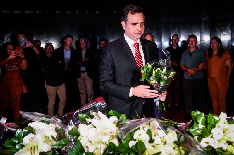 Rodrigo Pacheco em homenagem de colocação de coroa de flores no túmulo de Juscelino Kubitschek - Pedro Gontijo/Senado Federal