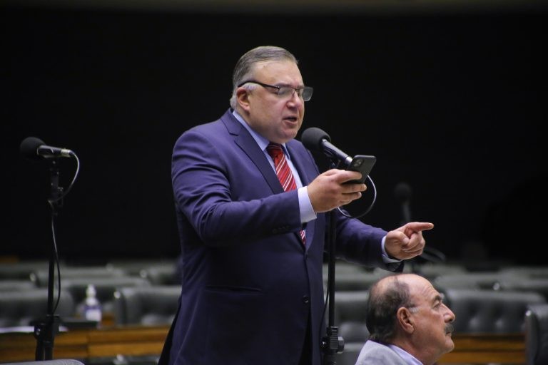 Ney Leprevost: morrem mais policiais por suicídio do que em confronto - (Foto: Paulo Sérgio/Câmara dos Deputados)
