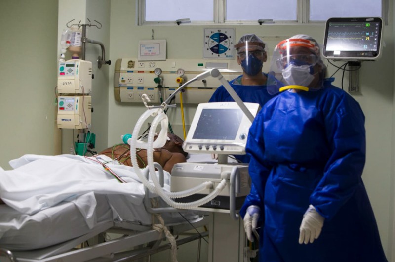 Atendimento de doentes de covid-19 em hospital de Salvador: pandemia ressaltou importância dos profissionais - Ascom/SESAB