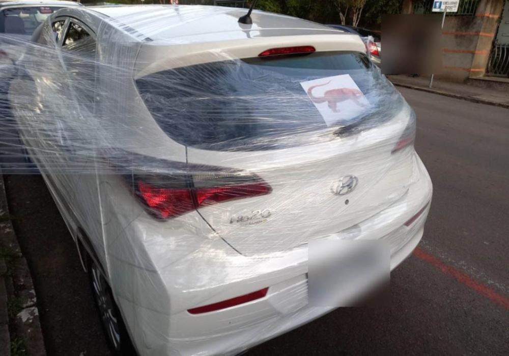 Automóvel foi inteiramente envelopado - Foto: Divulgação