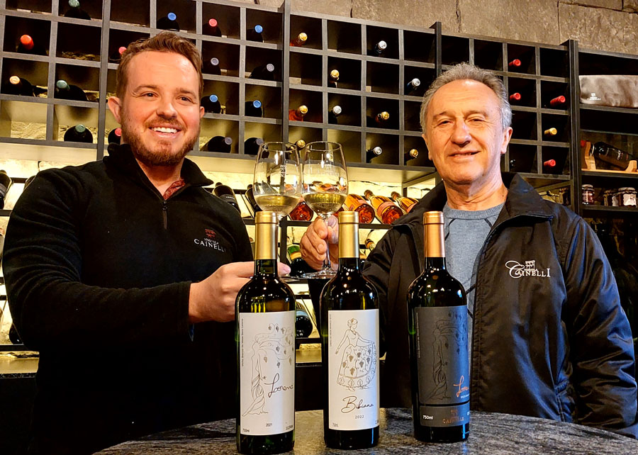 Família Cainelli está muito satisfeita com o resultado obtido com o vinho da BRS Bibiana - Fotos: Viviane Zanella/Embrapa