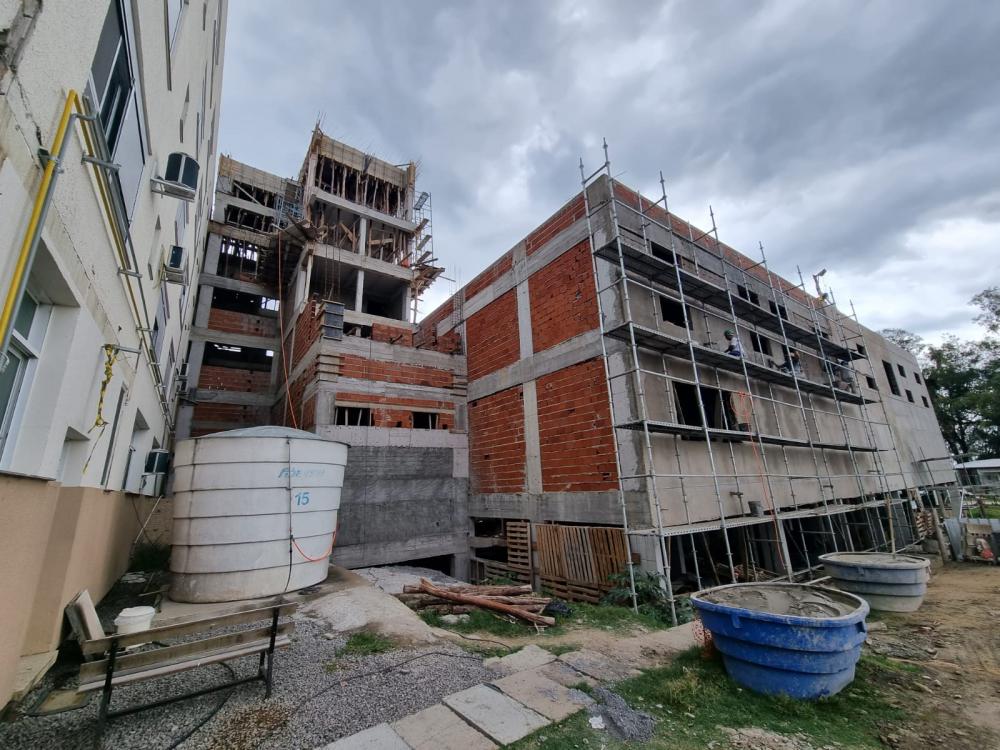 Construção do bloco cirúrgico e do elevador de acesso ao Complexo de Saúde devem demorar ainda mais - Foto: NB Notícias