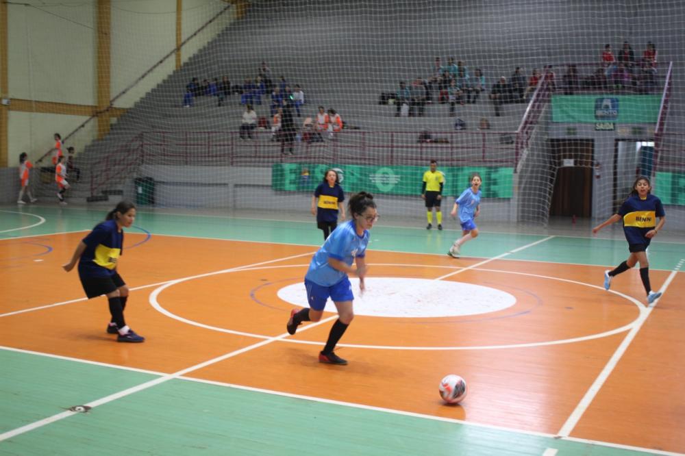 Os jogos iniciaram na manhã desta segunda-feira, 26, com as partidas de futsal feminino infantil. Crédito: Jose Martim Estefanon