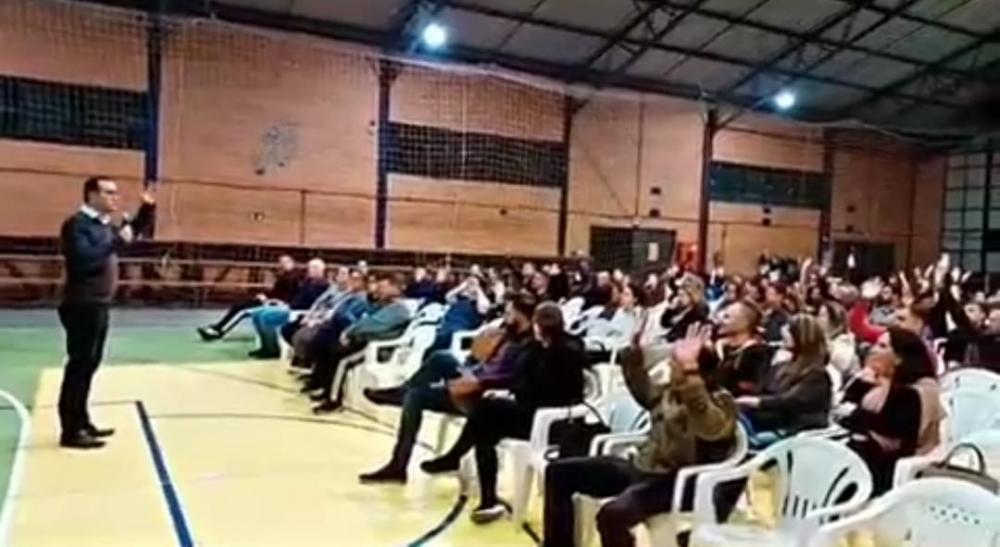 Prefeito busca apoio dos pais para evitar fechamento do ensino médio na Escola Alfredo Aveline 