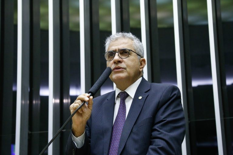 Christino Aureo: projeto beneficia quem mais sofre com aumento do custo de vida - (Foto: Elaine Menke/Câmara do Deputados)