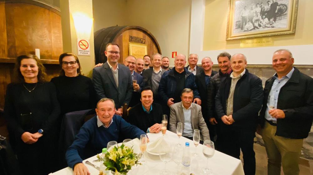 Prefeitos e empresários prestigiaram o encontro realizado na noite desta quarta-feira - Foto: NB Notícias