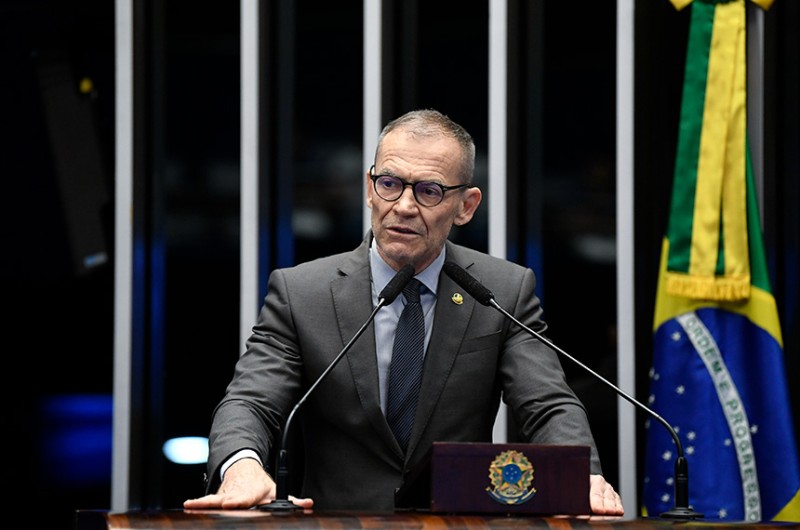 O que está em jogo nas eleições presidenciais é a defesa da democracia, diz Contarato