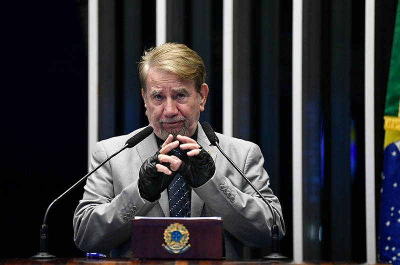 O senador Guaracy Silveira pediu a aprovação urgente do projeto de lei que reduz o prazo para a incineração de drogas. - Roque de Sá/Agência Senado