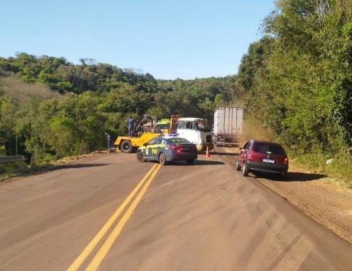 A PRF orienta os usuários das rodovias a não pararem por curiosidade para olharem acidentes, pois essa atitude pode causar riscos de novas ocorrências. Crédito: PRF