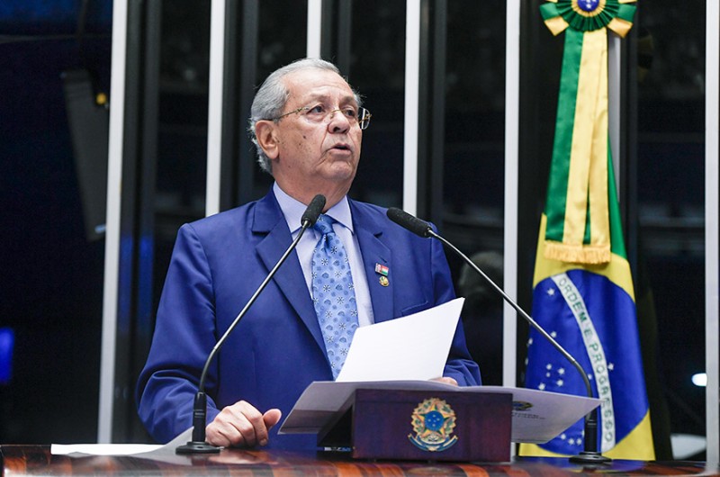 Jayme Campos parabenizou Mauro Mendes, reeleito governador de Mato Grosso, e o senador Wellington Fagundes, que também se reelegeu. - Jefferson Rudy/Agência Senado