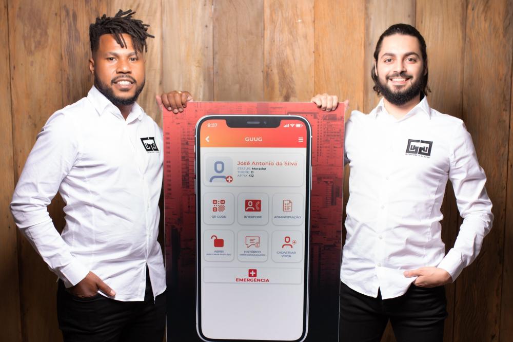 De acordo com Victor Barbosa e Bruno Pompilio, fundadores GuuG inteligência para condomínios, esse tipo de solução irá revolucionar a comunicação em empreendimentos imobiliários. Crédito: Divulgação