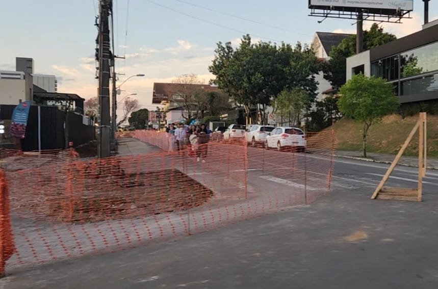 Prefeitura de Bento inicia retirada de árvores na Rua Herny Hugo Dreher