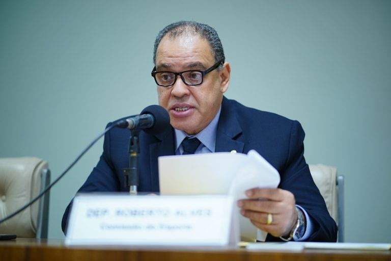 O autor da proposta, deputado Roberto Alves - (Foto: Pablo Valadares/Câmara dos Deputados)