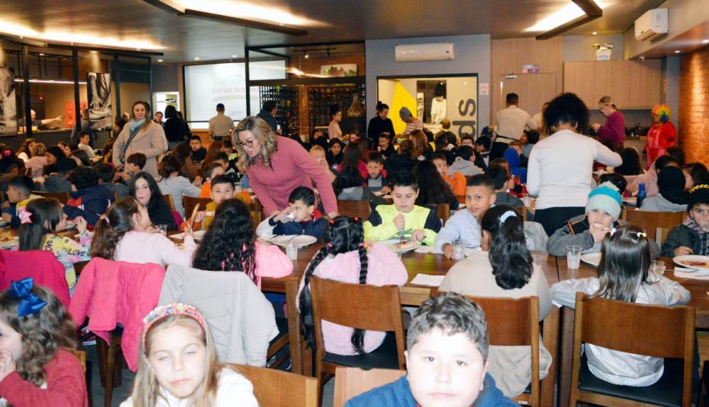 Presidente do CIC-BG, Marijane Paese, foi uma das participantes da atividade realizada em uma pizzaria da cidade - Foto: Divulgação