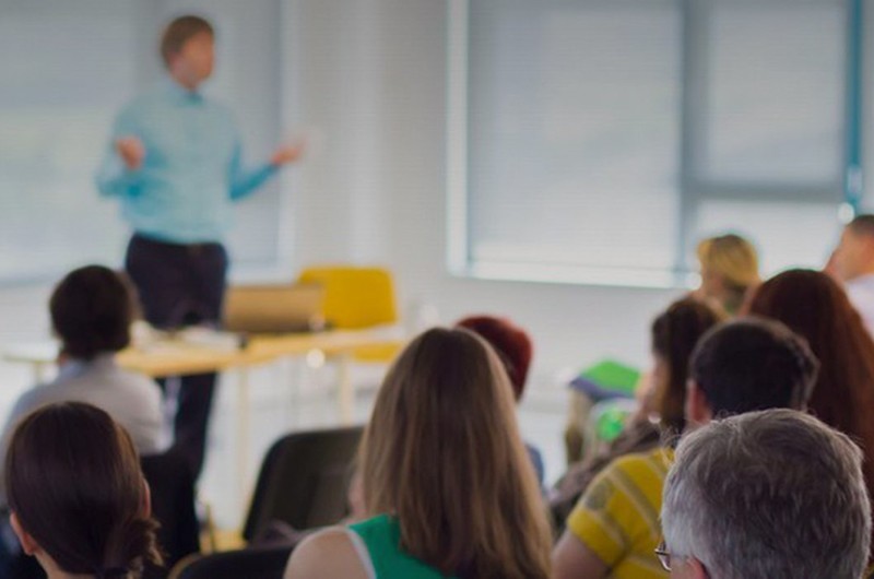 O projeto prevê que o Comitê Gestor do Fies definirá o valor do desconto - Capes