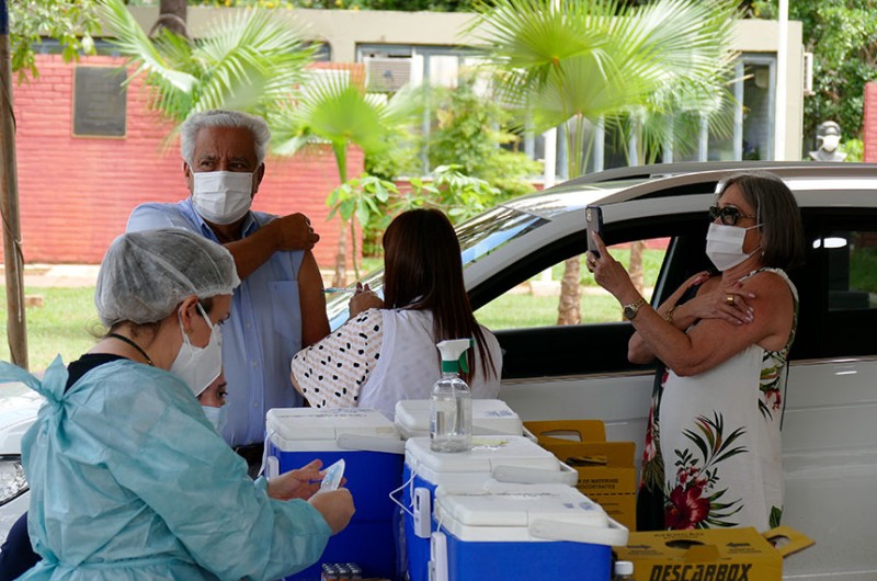 Vacinação contra covid-19 em parque de Brasília, em 2021: medida libera compra de imunizante pelo setor privado - Roque de Sá/Agência Senado