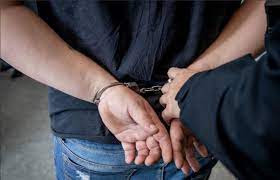 Homem é preso por tentar agarrar mulheres à força em Garibaldi