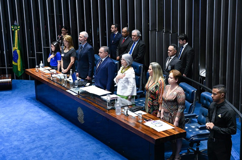 Sessão especial, presidida por Izalci Lucas, teve participação d professores e do ministro da Educação, Victor Godoy - Roque de Sá/Agência Senado
