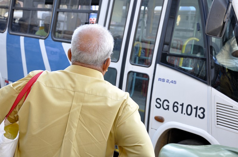 Medida cumpre determinação do Estatuto do Idoso de gratuidade de transporte para maiores de 65 anos e valerá por mais 60 dias - Meire Lima/Prefeitura Municipal de São Gonçalo