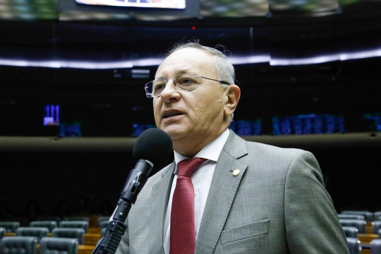 Benes Leocárdio: medida reduzirá gastos do SUS com internações - (Foto: Elaine Menke/Câmara do Deputados)