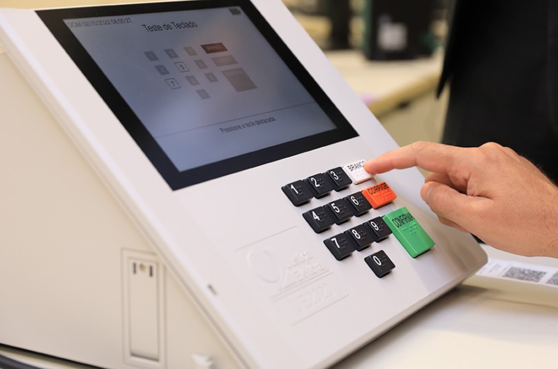 A eleição para presidente da República e para governadores de 12 estados será neste domingo - LR Moreira/Secom/TSE