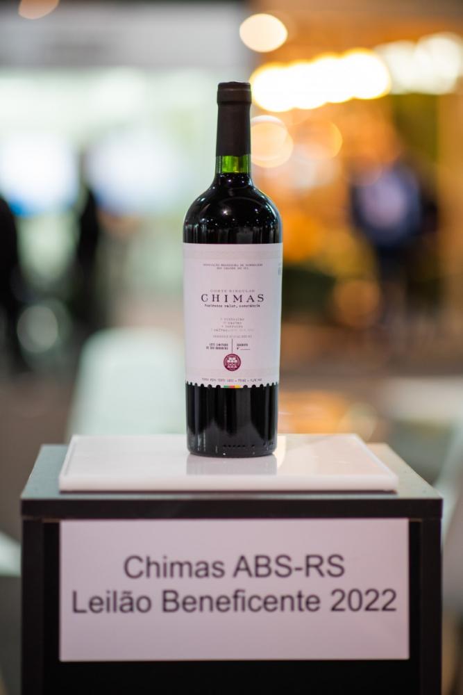 CHIMAS CORTE SINGULAR 01 é corte de vinhos de 10 vinícolas, 10 castas, 04 terroirs e 03 safras (2020,2021 e 2022). Crédito: Divulgação