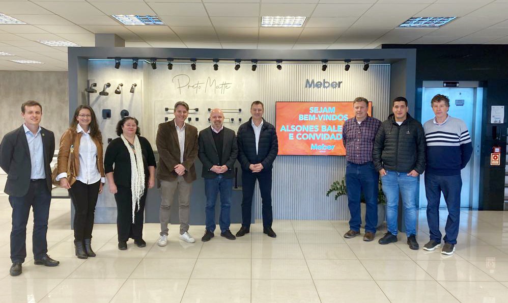 Secretário Balestrin ficou impressionado com o que encontrou na fábrica da Meber Metais - Foto: Divulgação