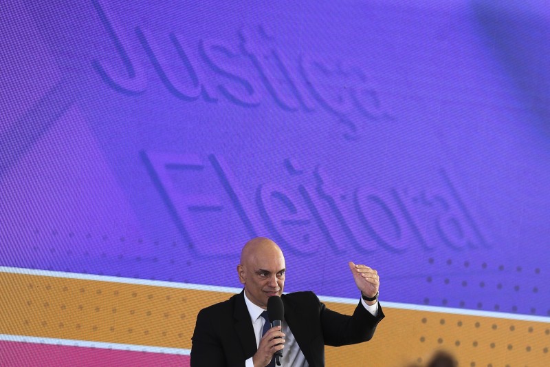 Presidente do TSE diz que abstenção diminuiu no segundo turno