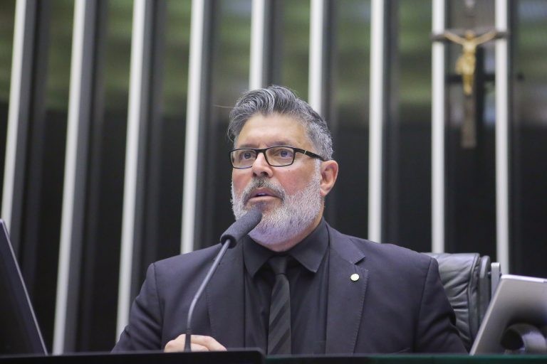 Projeto cria programa de apoio psicológico às mães e pais de pessoas transgêneros