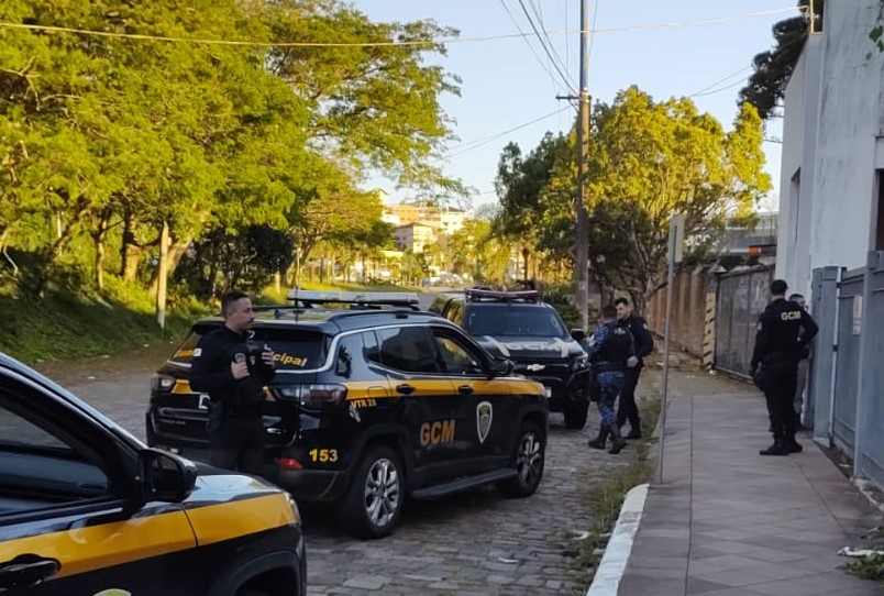 Homem é preso em flagrante tentando furtar estabelecimento comercial em Bento
