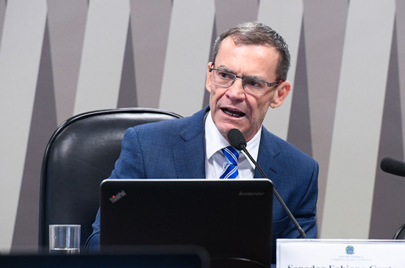 Contarato, o autor do PLP 215/2021, observa que o racismo dificulta o crédito para negros - Marcos Oliveira/Agência Senado