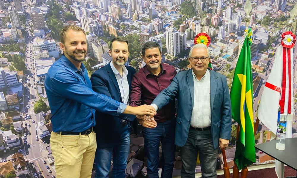 Nova composição da Mesa Diretora consagra Rafael Pasqualotto como a principal liderança do legislativo bento-gonçalvense - Foto: NB Notícias