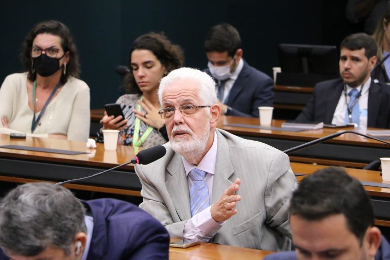Jorge Solla recomendou a aprovação da proposta, com mudanças - (Foto: Wesley Amaral/Câmara dos Deputados)