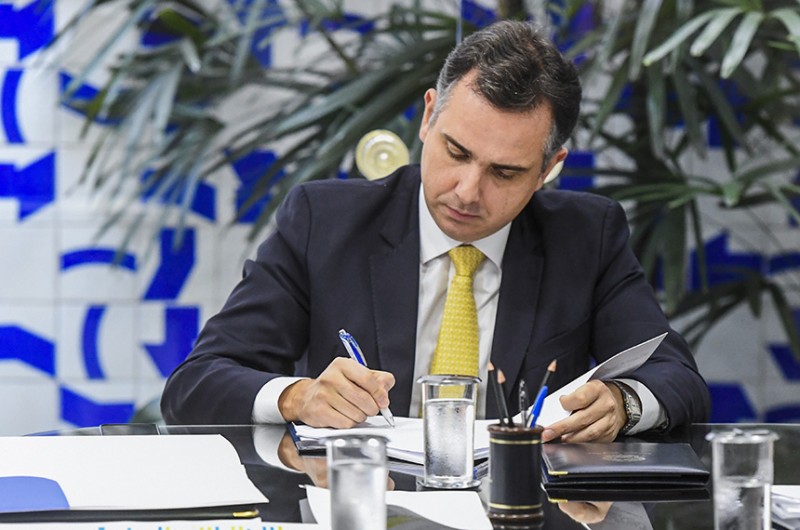 Rodrigo Pacheco promulgou a Lei 14.469, de 2022, que teve origem na MP 1.130/2022 (foto de arquivo) - Pedro Gontijo/Senado Federal