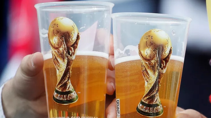 A venda e o consumo de bebidas alcóolicas estão totalmente proibidos em todo o perímetro do estádio e dentro dele, em qualquer momento. Crédito: Reuters 