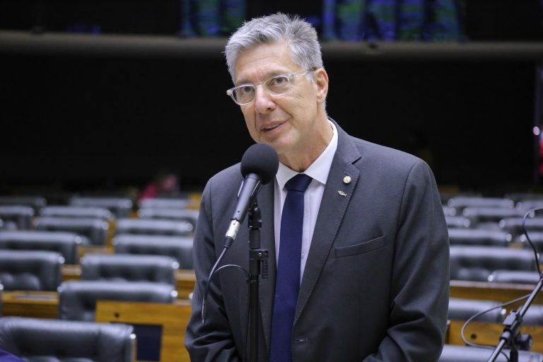 O autor da proposta, deputado Guiga Peixoto - (Foto: Michel Jesus/Câmara dos Deputados)