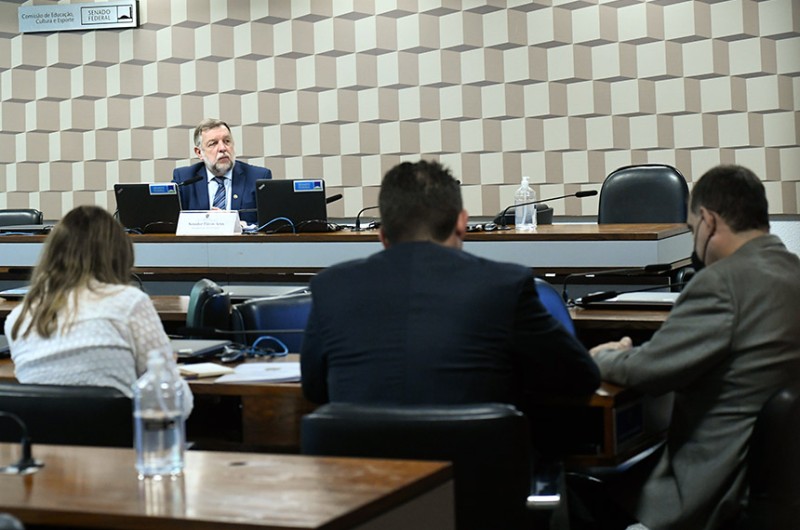 O senador Flávio Arns presidiu a audiência pública, que teve caráter semipresencial - Geraldo Magela/Agência Senado