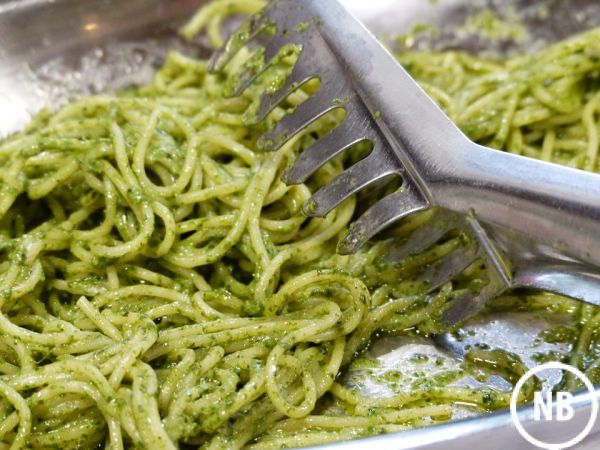 Macarrão ao molho pesto: receita é simples e muito saborosa para o dia a dia